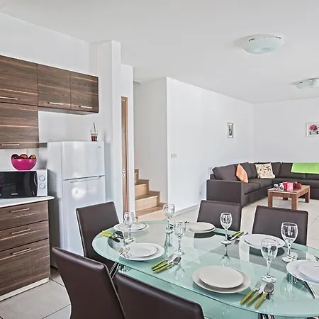 فيلة How To Rent Your Own Private Luxury Holiday In For Less Than Basic 1296 *